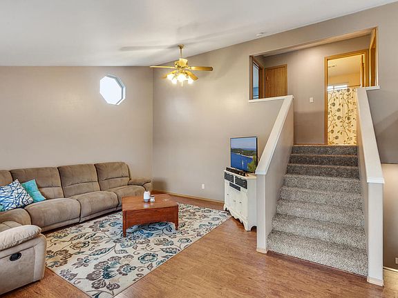 4th image of 427 E Dragonfly Dr