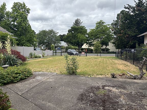 3rd image of 776 Cottage St NE #776