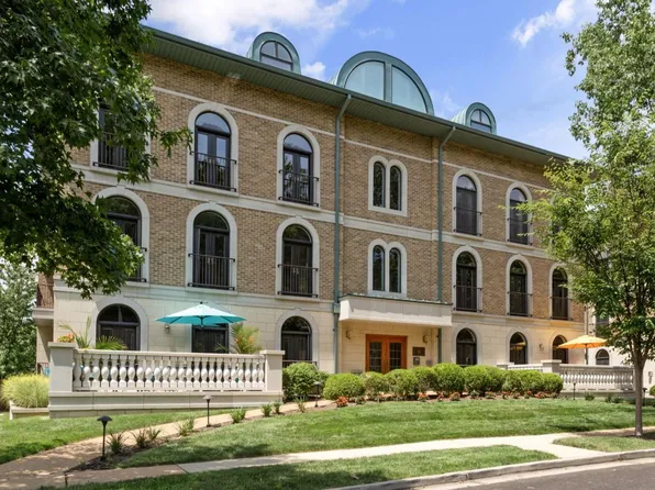 50 Brighton Way APT 1N, Saint Louis, MO 63105