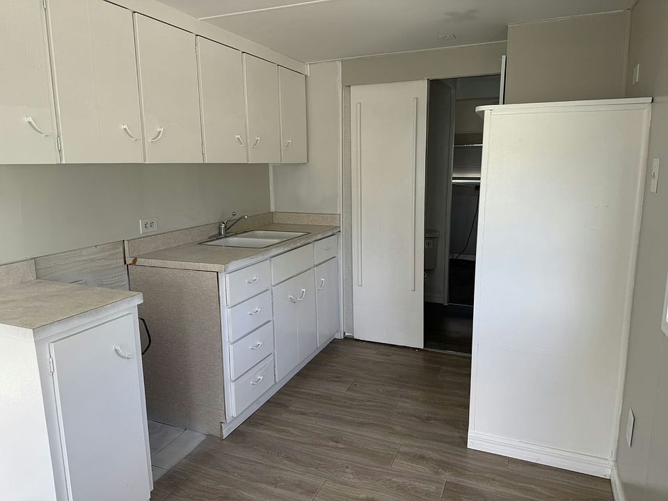 2nd image of 9 George St #83