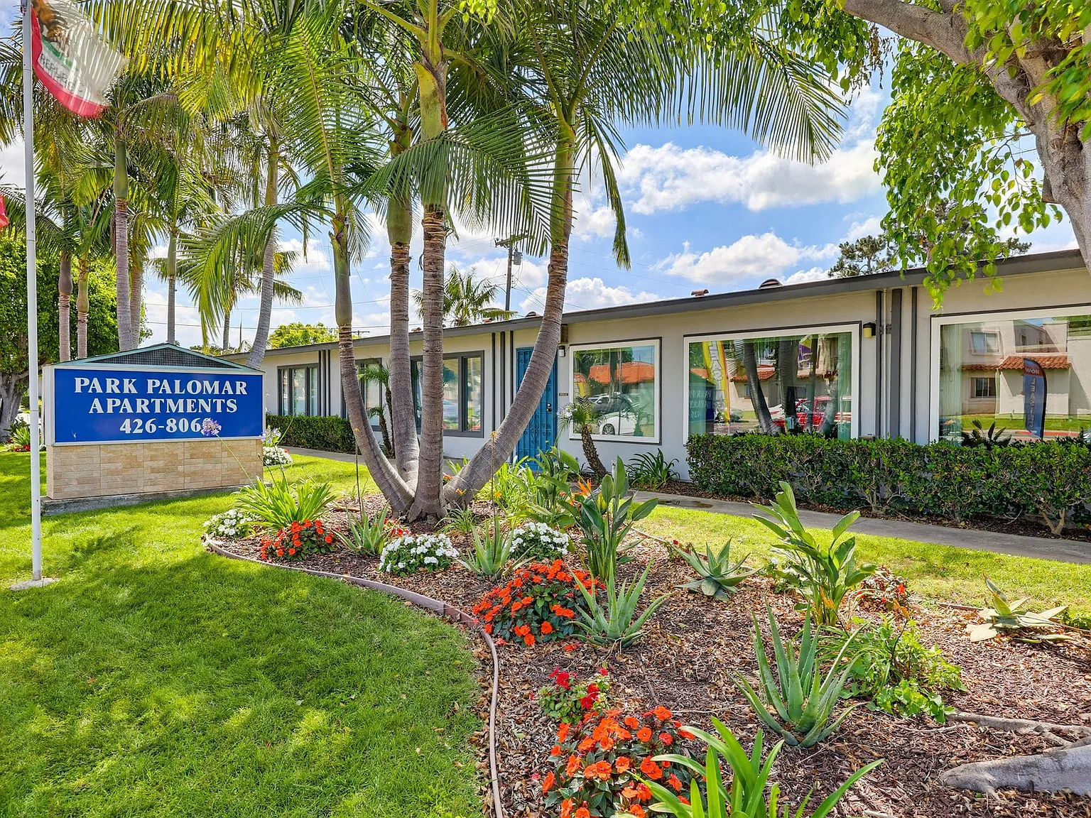 Park Palomar Apartments — Photo 2