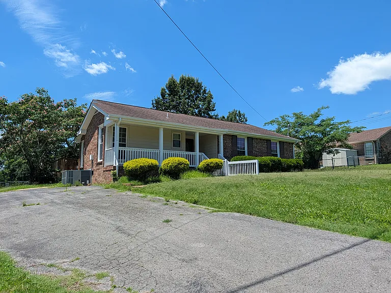 102 Post Oak Rd — Photo 3