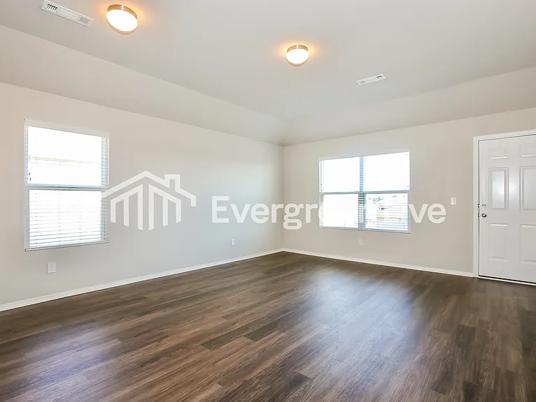 1067 Huntington Dr — Photo 8