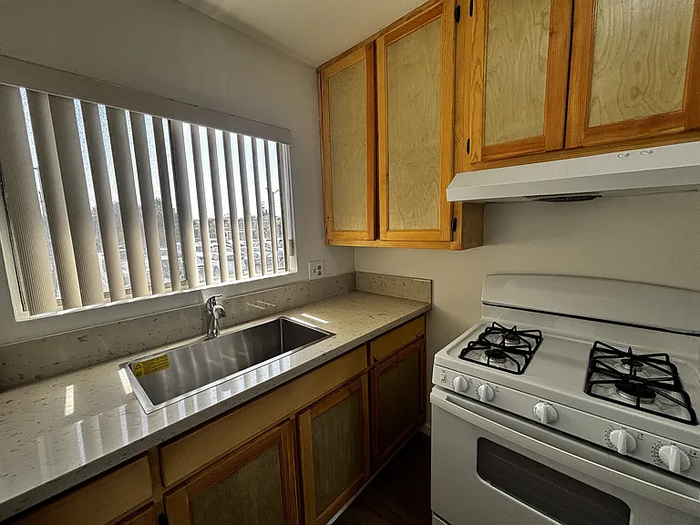 524 N 21st St E — Photo 6