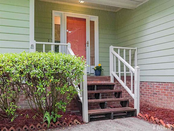 5th image of 605 Sanderson Dr