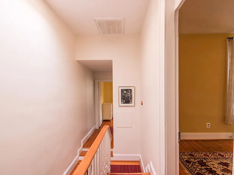 818 C St SE — Photo 29