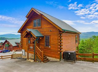 3105 Lakeview Lodge Dr, Sevierville, TN 37862
