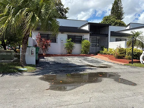 10881 SW 24th Ter Photo 1