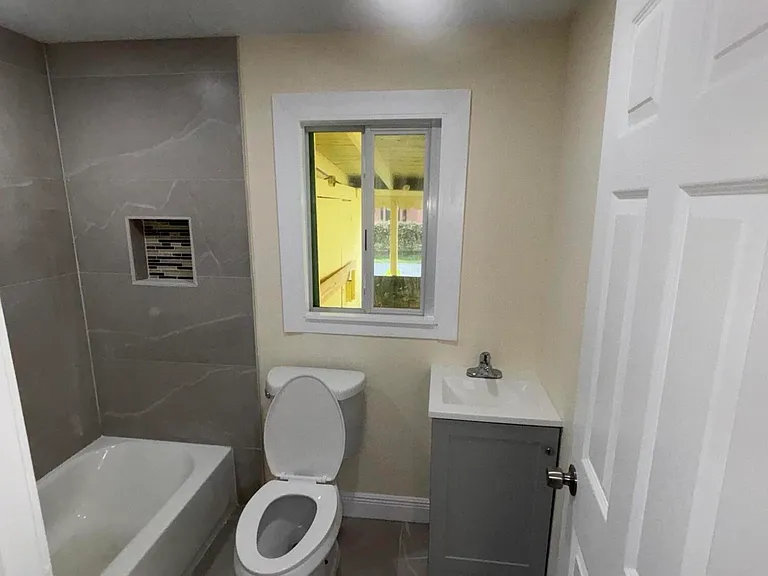 1717 Linwood Ave — Photo 6