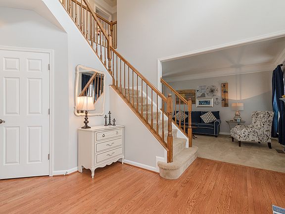 5th image of 1 Vaughn Ct