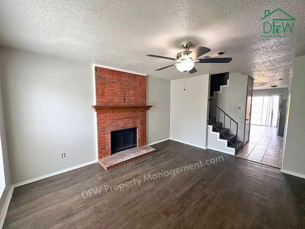 10500 Lake June Rd — Photo 2