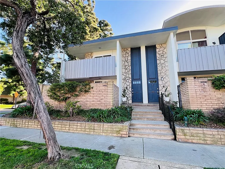 4745 S La Villa Marina #J — Photo 1