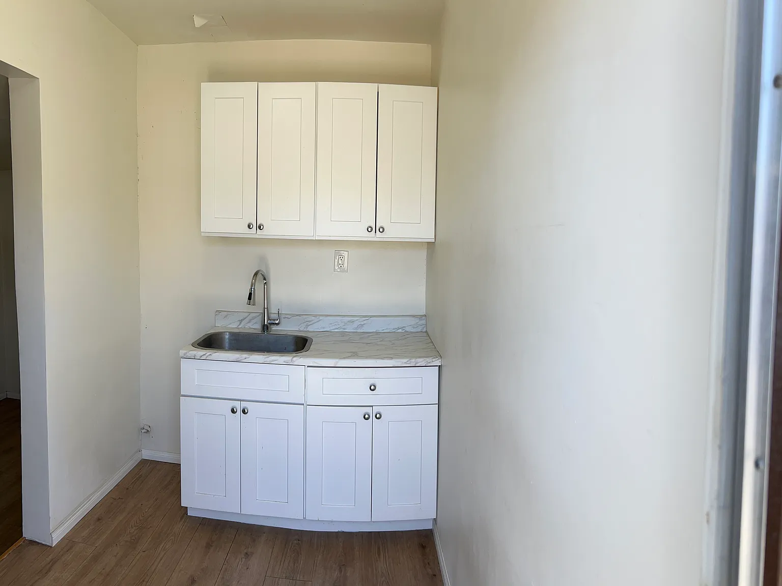 Studio, $850 — Photo 2