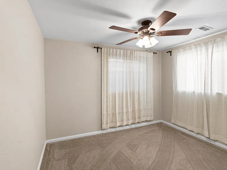 1910 E Southbridge Way — Photo 18
