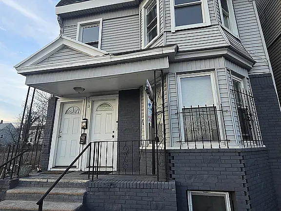 Building Photo - 553 S Orange Ave #B