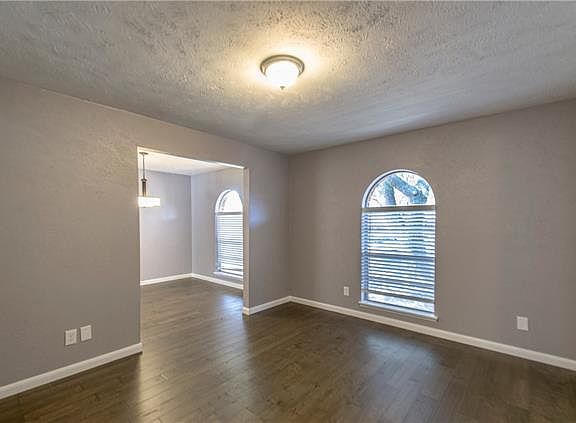 2nd image of 5024 Overton Cir