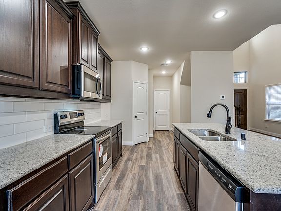 3rd image of 6809 Topaz Dr