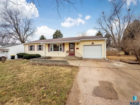 1305 S Olive Dr, Sioux Falls, SD 57103
