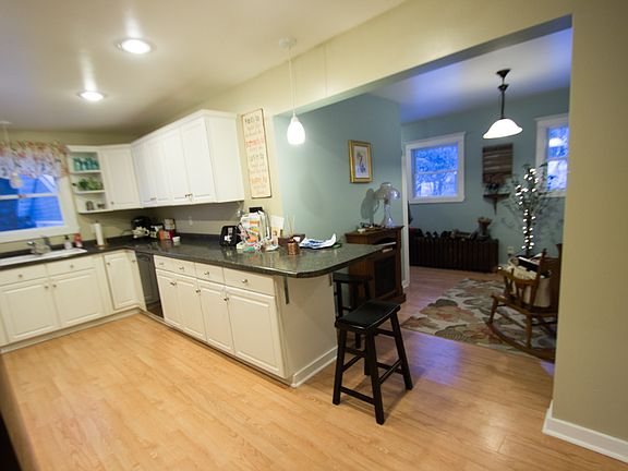 5th image of 307 E Hughes Ave