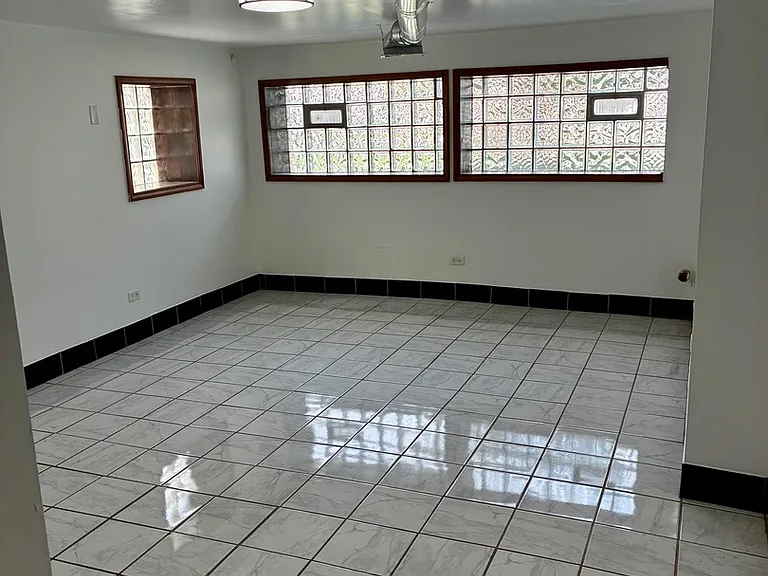 1111 N Leclaire Ave #BASEMENT — Photo 1