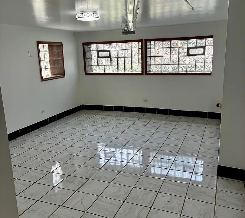 1111 N Leclaire Ave #BASEMENT