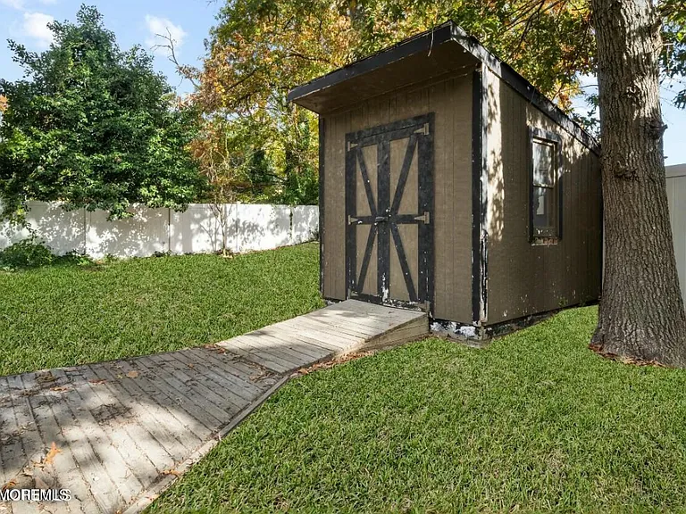 1025 Whittier Ave — Photo 22