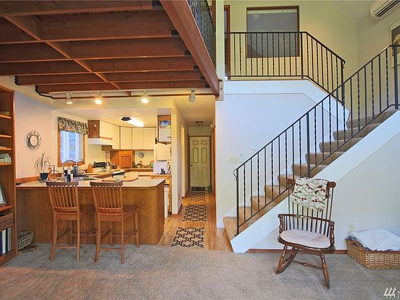5th image of 491 NE Snowcap Dr