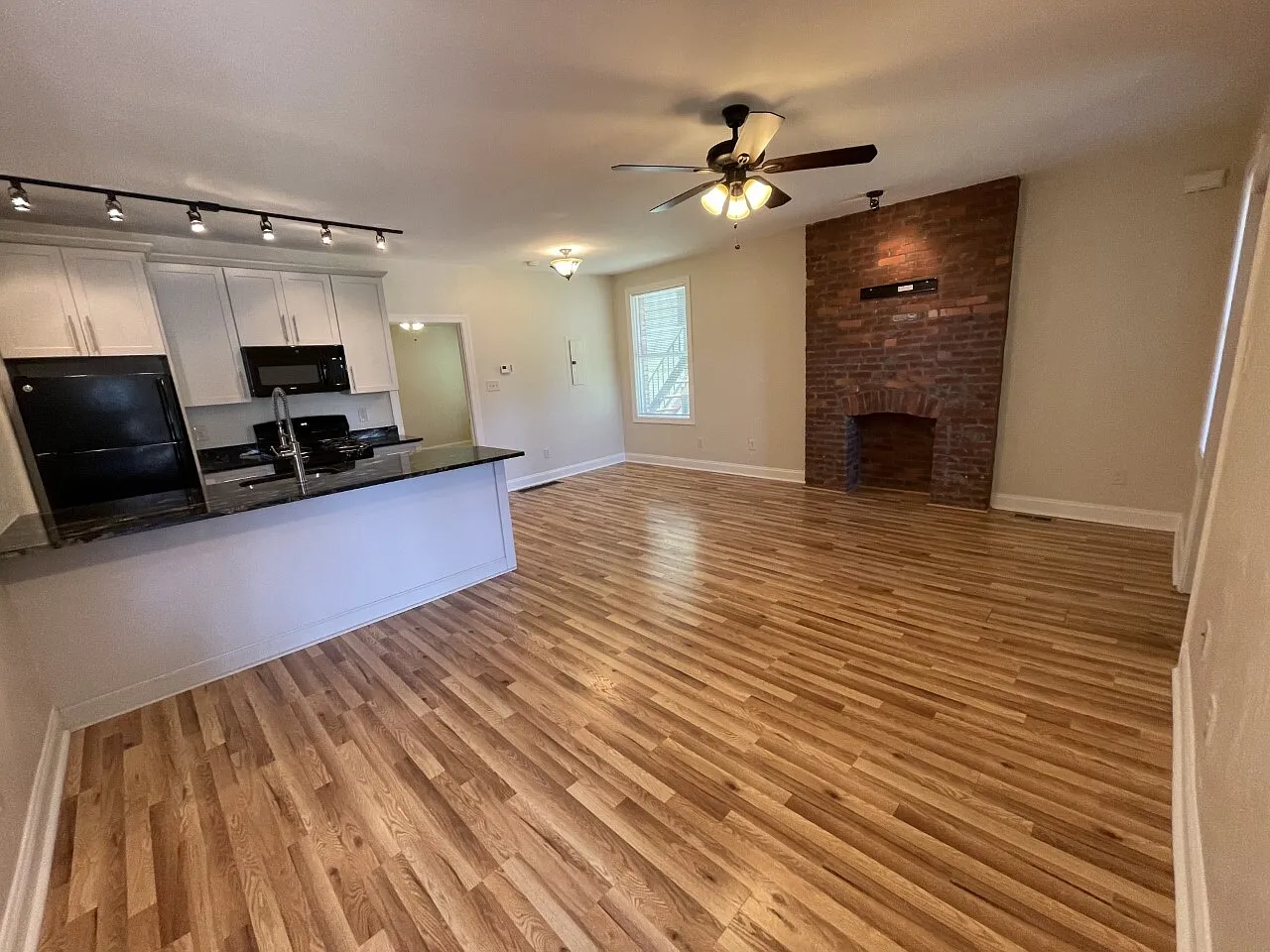4924 Centre Ave #10453213 photo 1