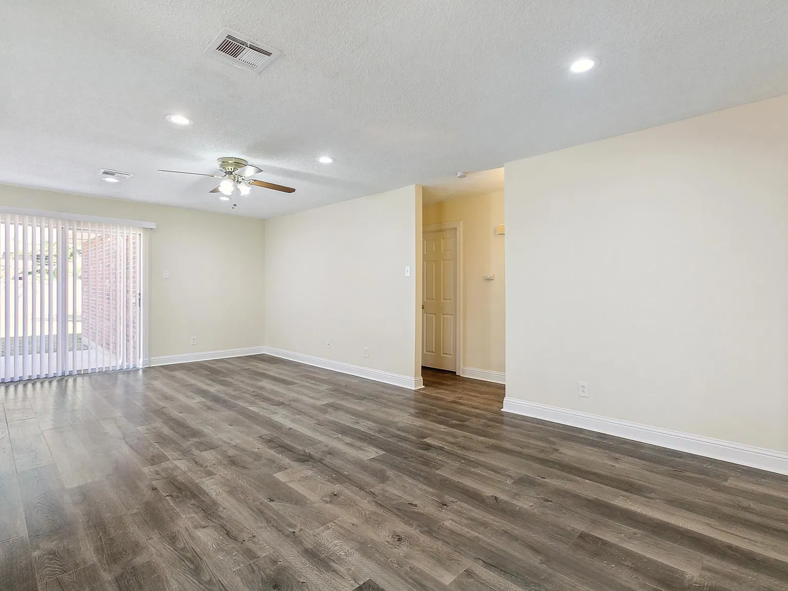 3 bed, 1850 sqft, $2,275 — Photo 4