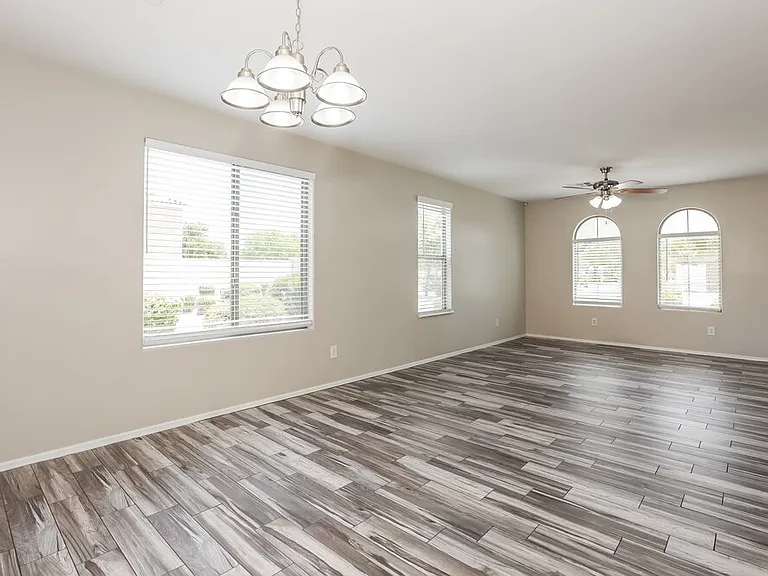 3348 E Franklin Ave — Photo 5