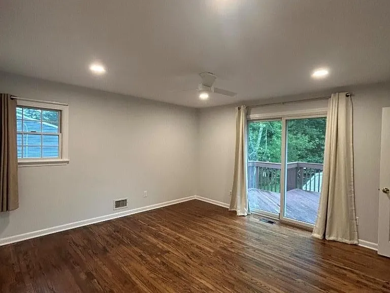 470 Vreeland Ave — Photo 6