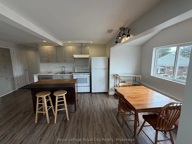 563 Woolwich St #1 — Photo 8