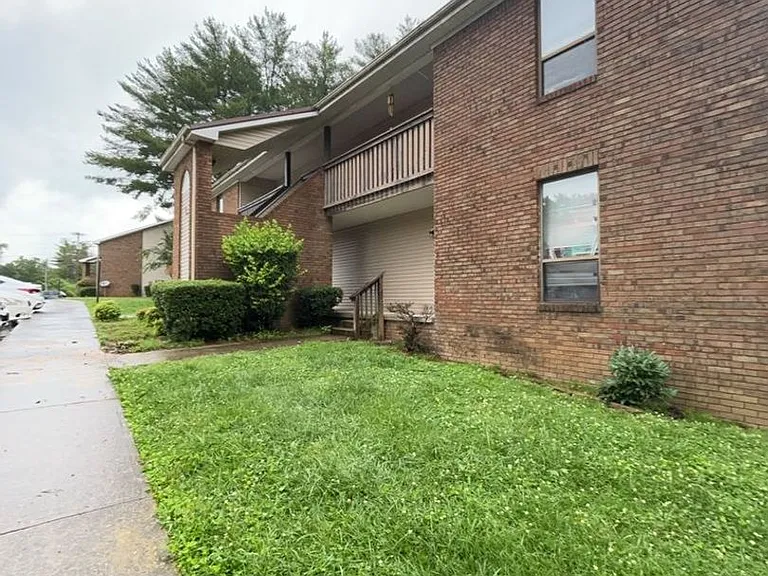 Creekwood Apartments — Photo 5