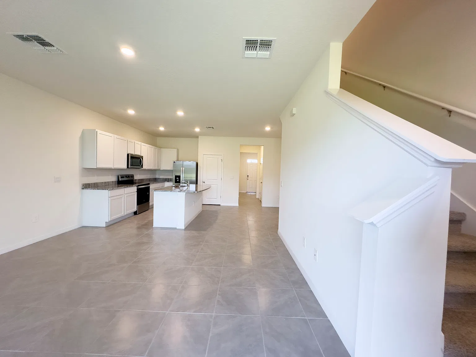 3 bed, 1673 sqft, $3,300 — Photo 2