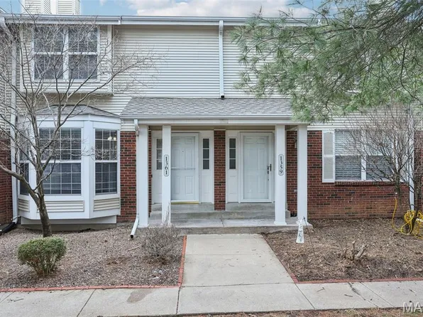 1361 Forest Creek Dr, Saint Peters, MO 63303