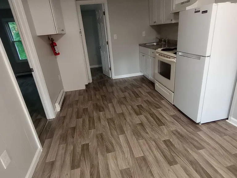 1086 Kings Hwy #2 — Photo 6