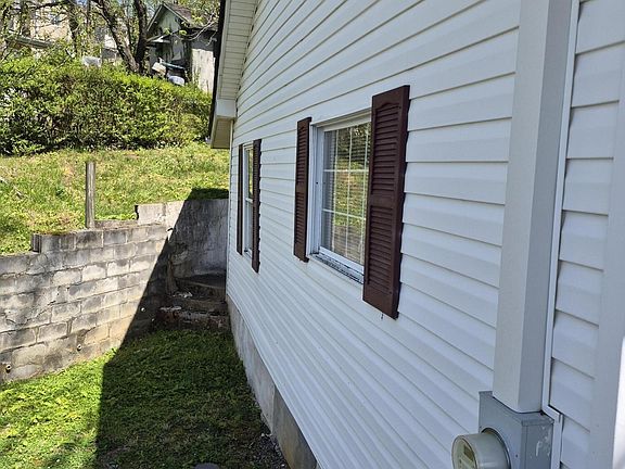 3rd image of 237 Midland Cir