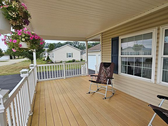 Exterior Image-4-Skyline 114N Whispering Pines
