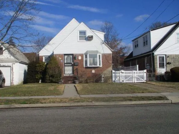 69 Cedar Street, Valley Stream, NY 11580