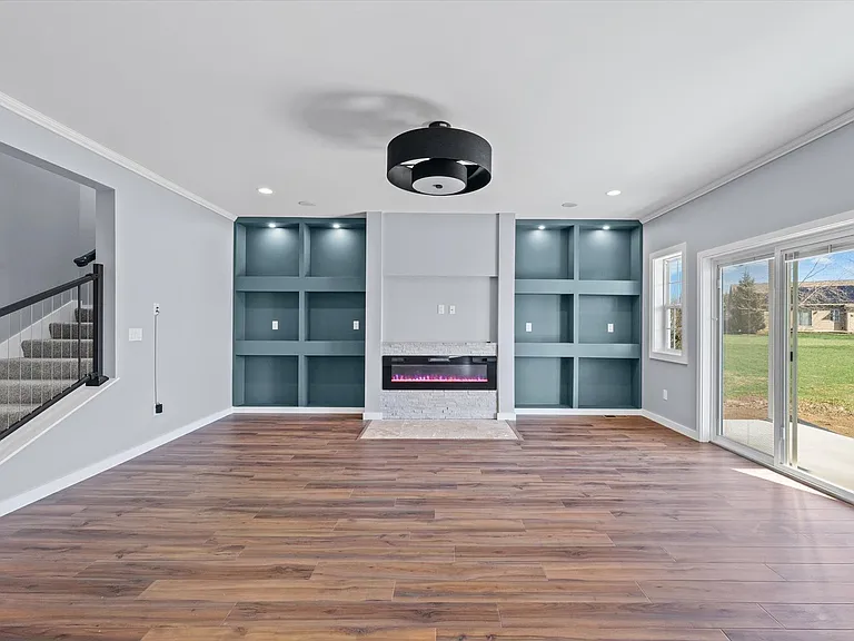 1306 Roberto Rd — Photo 4