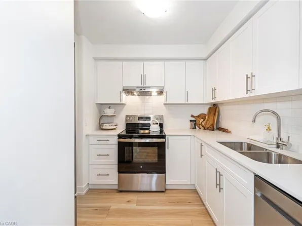 36 Delawana Dr #34, Hamilton, ON L8E 1G4