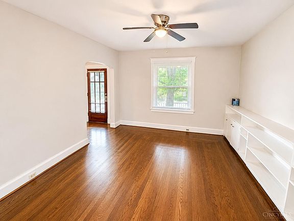4th image of 3827 Millsbrae Ave