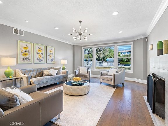 4th image of 1328 Oaklawn Rd