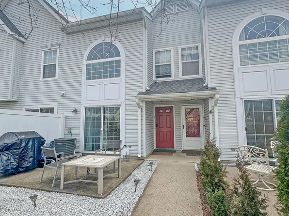 6 Madison Court, Tinton Falls, NJ 07712