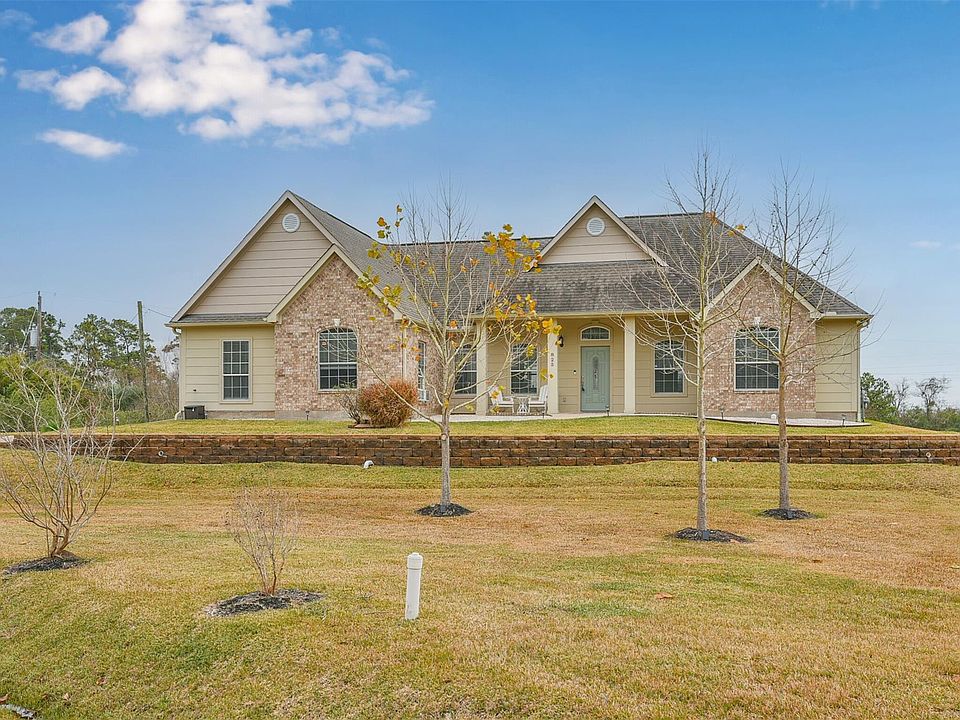 1st image of 825 S Country Club Dr