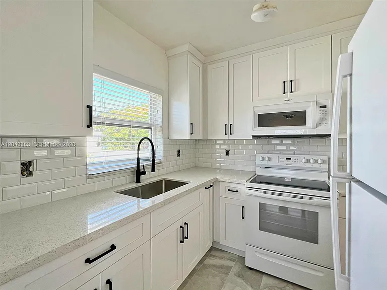 2102 SW 14th Ter #1466 — Photo 5