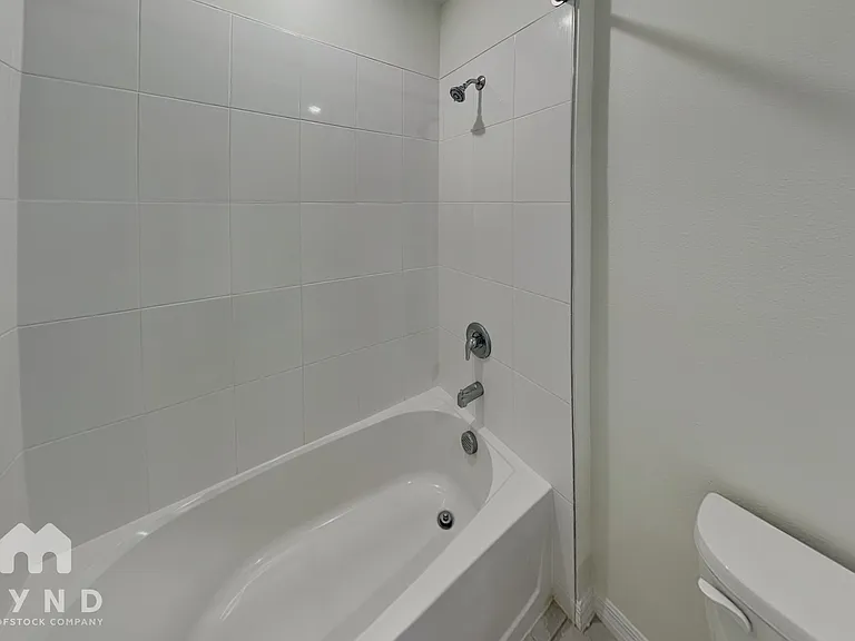 796 Griffon Ave — Photo 16