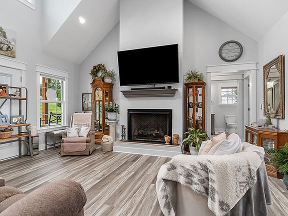 5th image of 417 Harper Ln