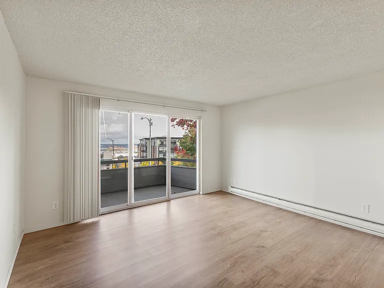 Baycrest Apartments — Photo 32