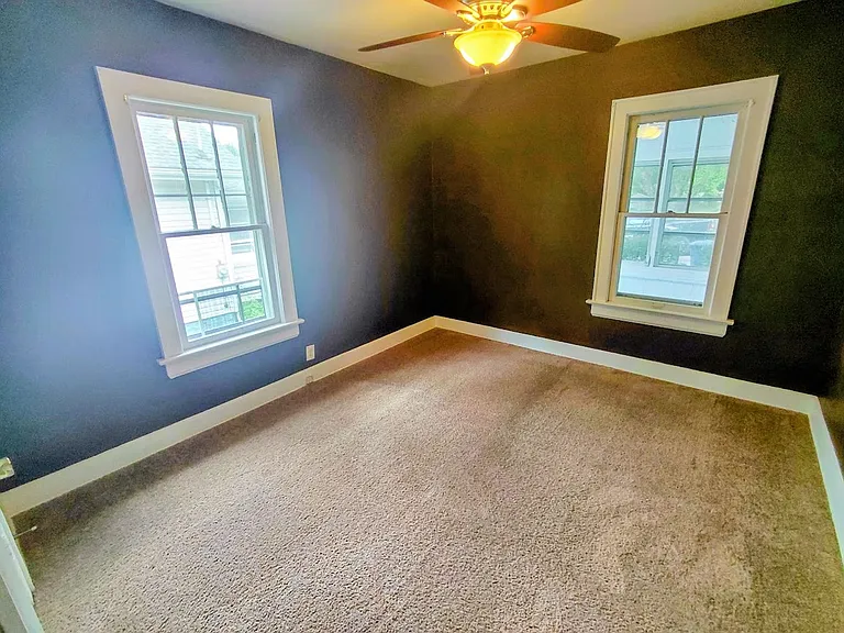 455 Allenford St — Photo 11